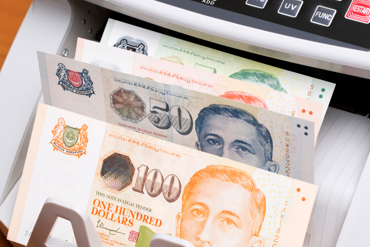 Instant Cash Loans vs Bank Personal Loans: Pros and Cons